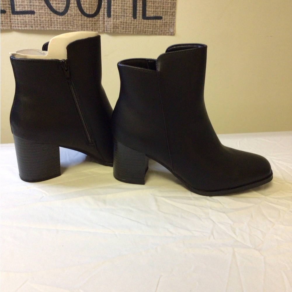 White Mountain Black Ankle Booties with Chunky Heel - Picture 4 of 8